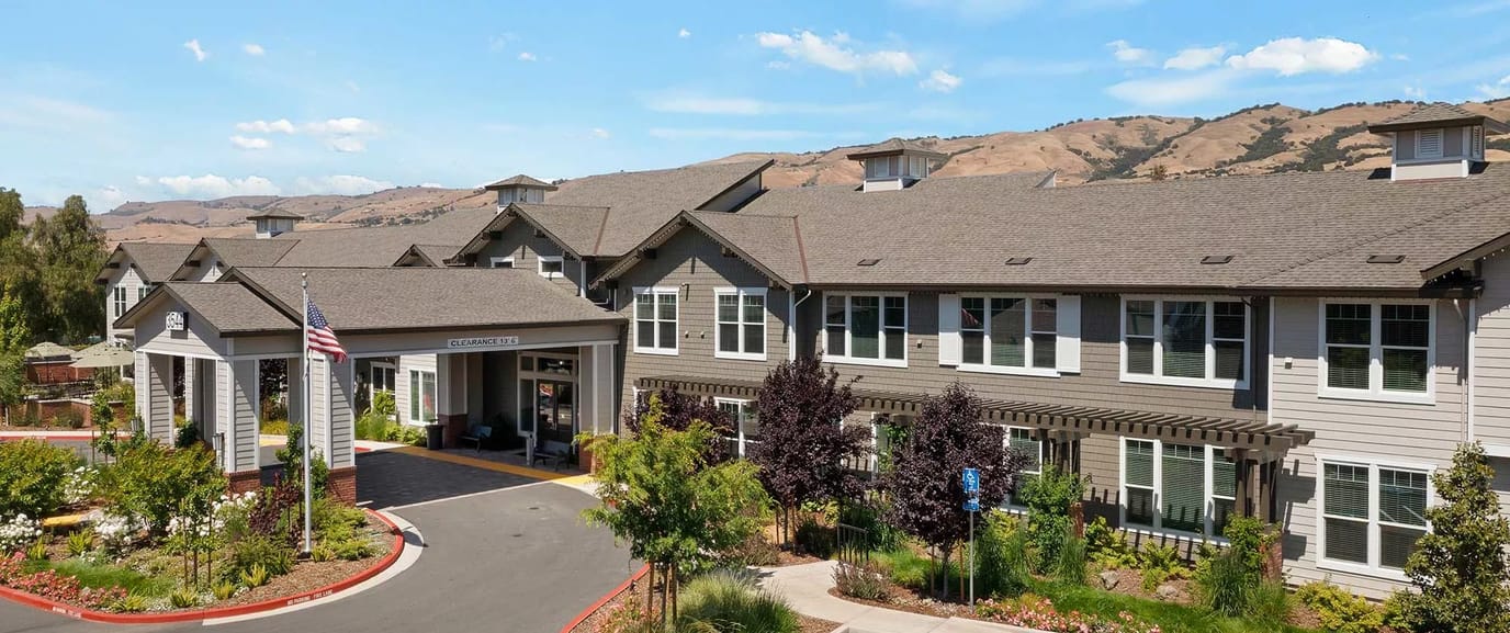 Exterior view of Oakmont of Silver Creek facility