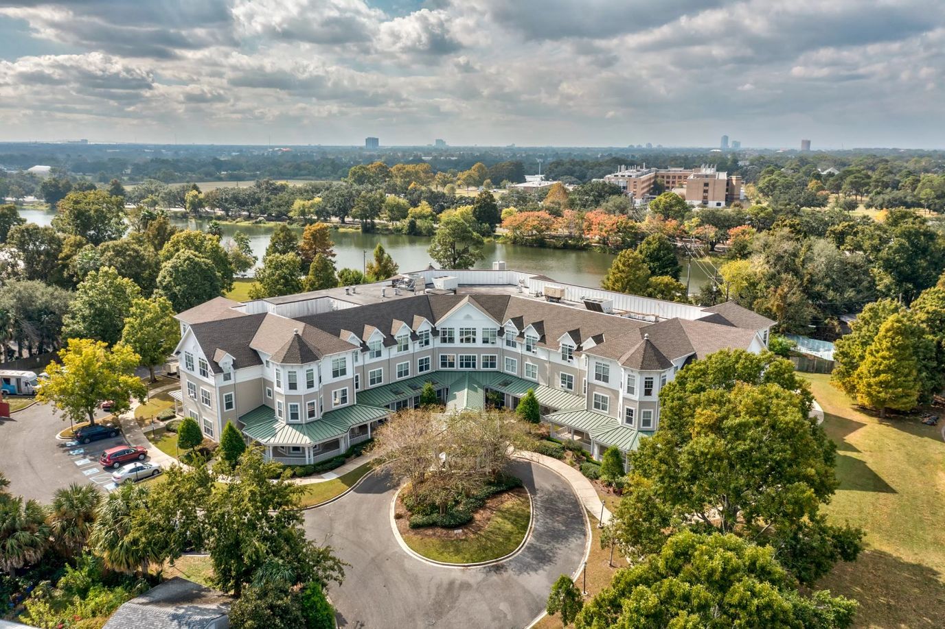 Aerial view of SummerHouse Vista Shores facility and surroundings