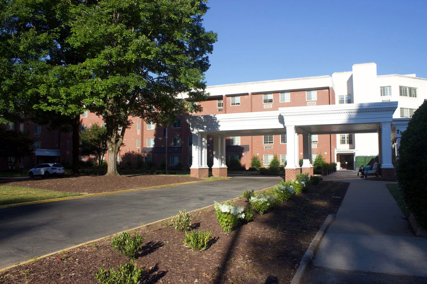 Exterior view of The Barrington at Hioaks entrance
