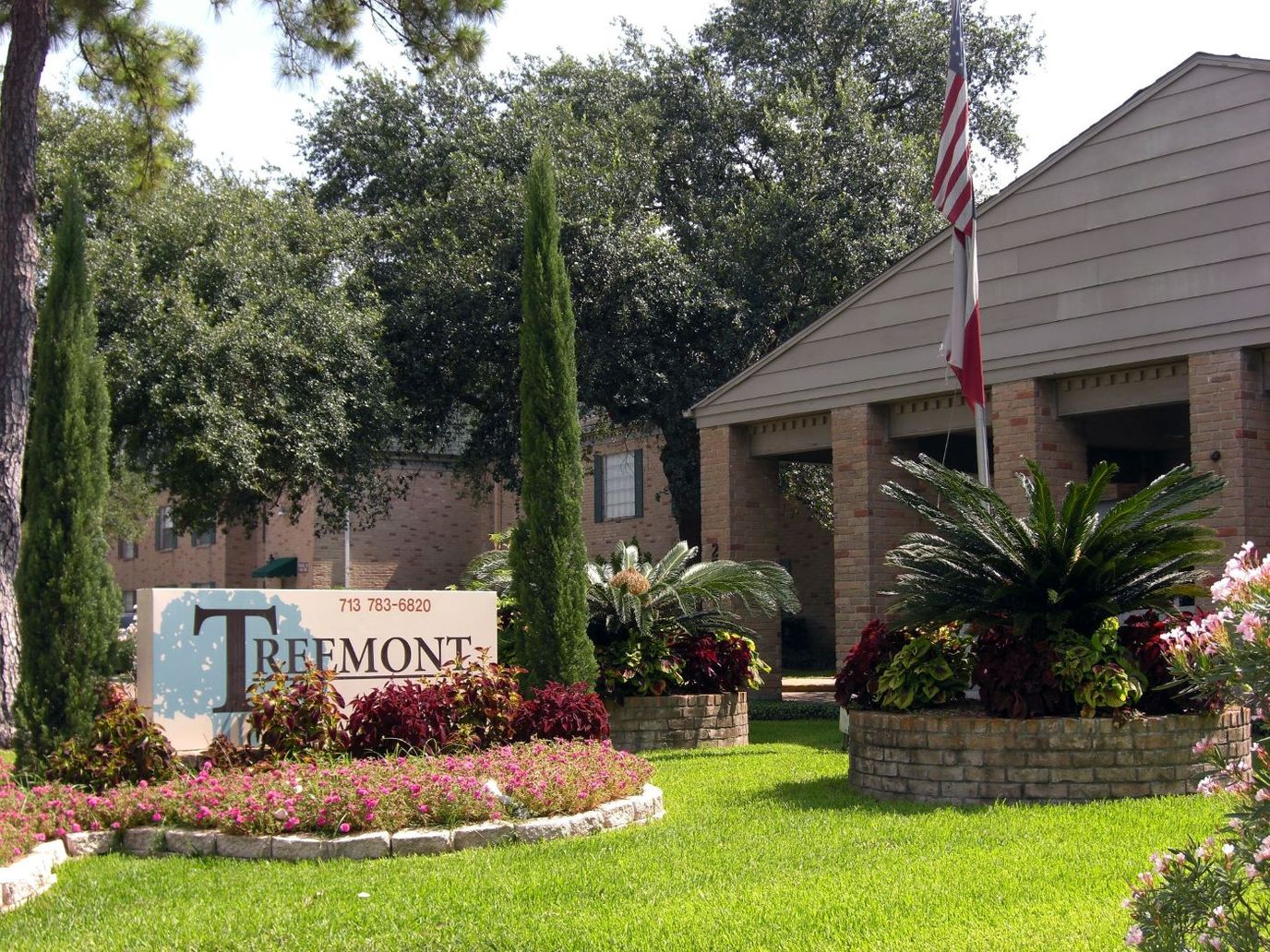 Exterior view of Treemont Senior Living entrance