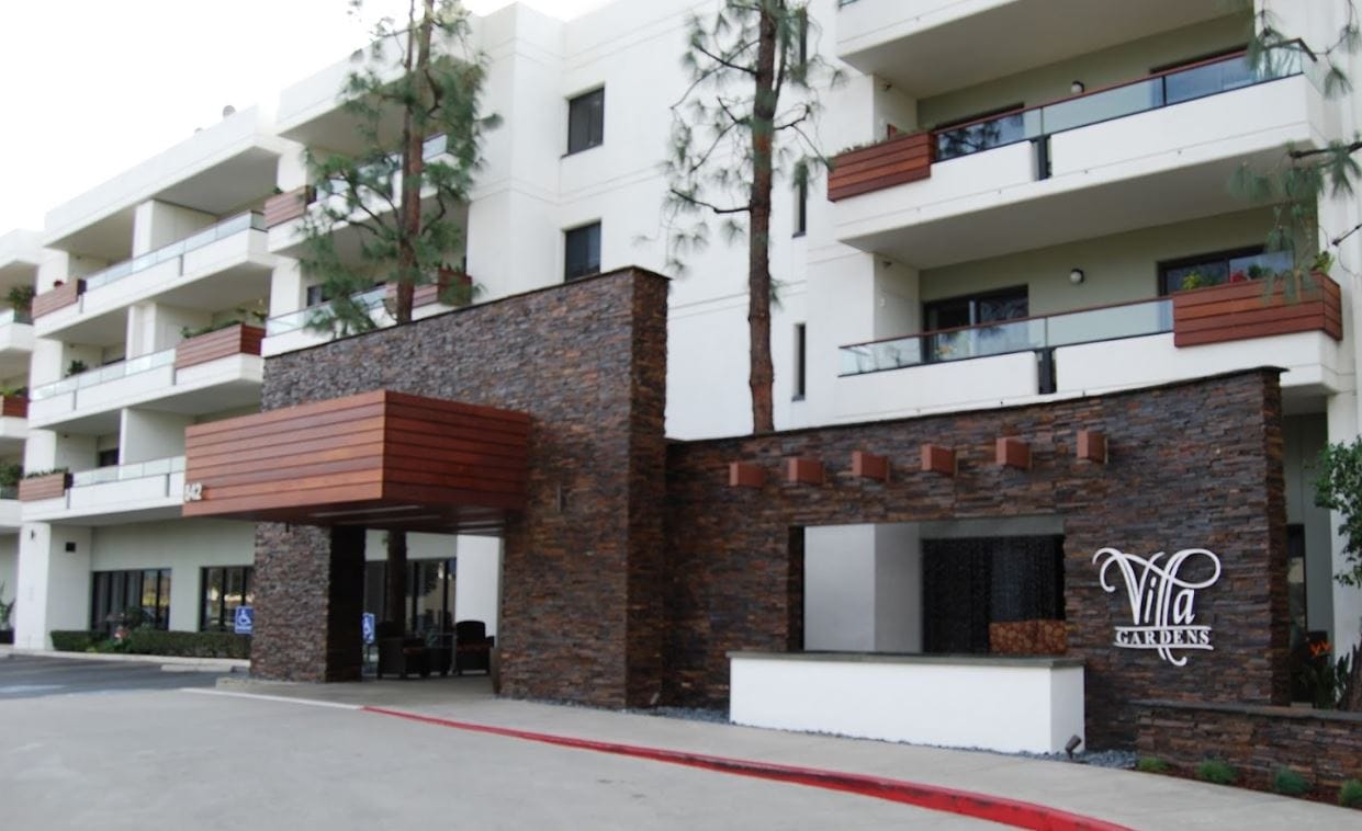 Exterior view of Villa Gardens Health Center entrance