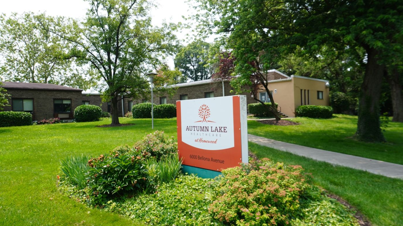Exterior view of Autumn Lake Healthcare at Homewood Center