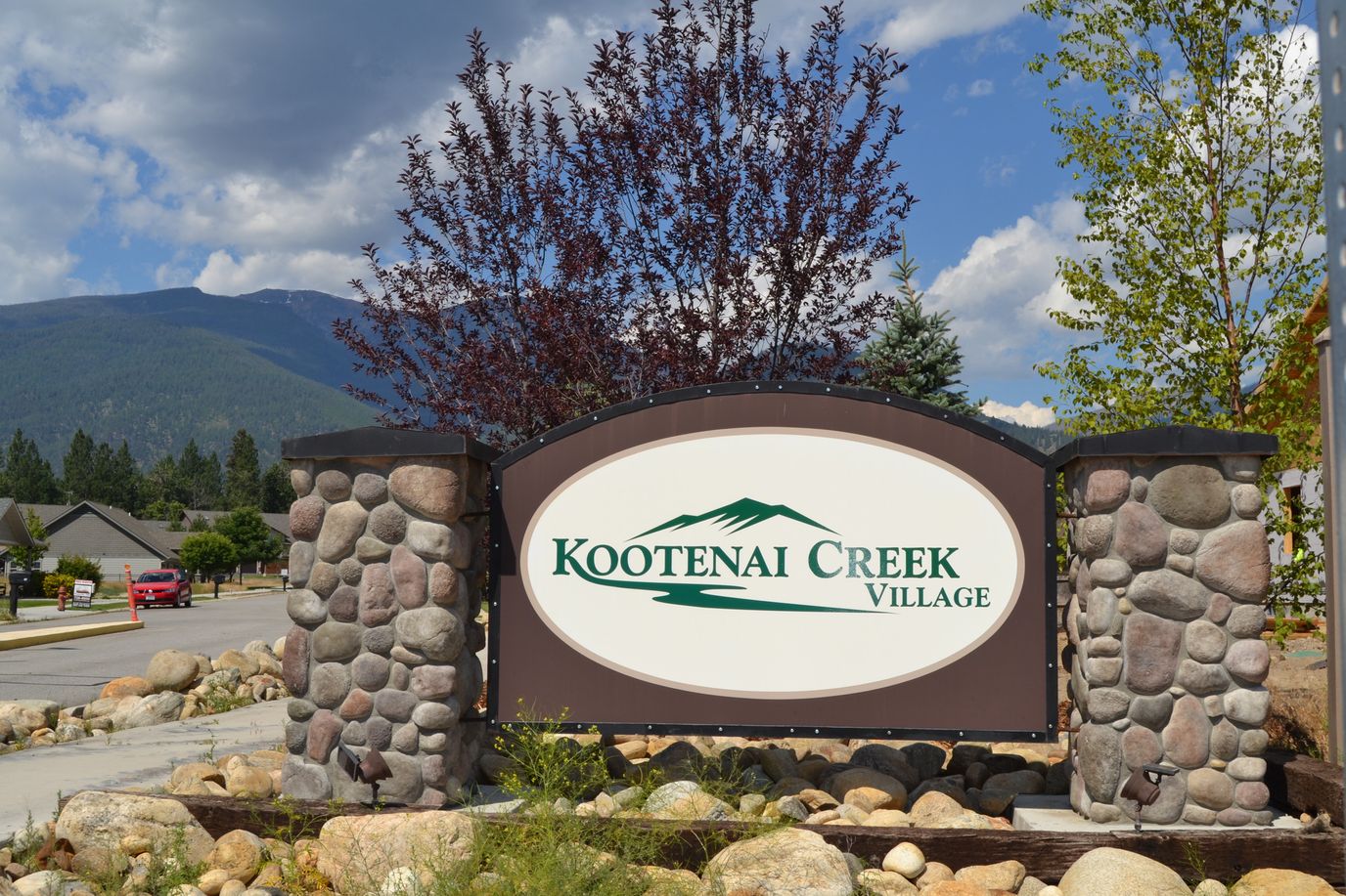 Entrance sign for Kootenai Creek Village