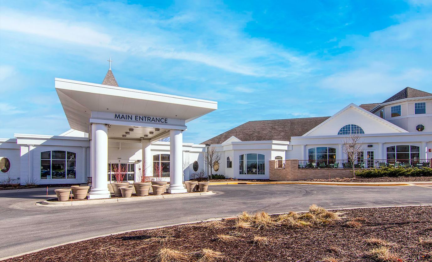 Exterior view of Oakwood Village Prairie Ridge main entrance