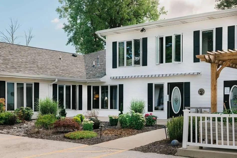 Exterior view of Cottonwood Manor Assisted Living facility