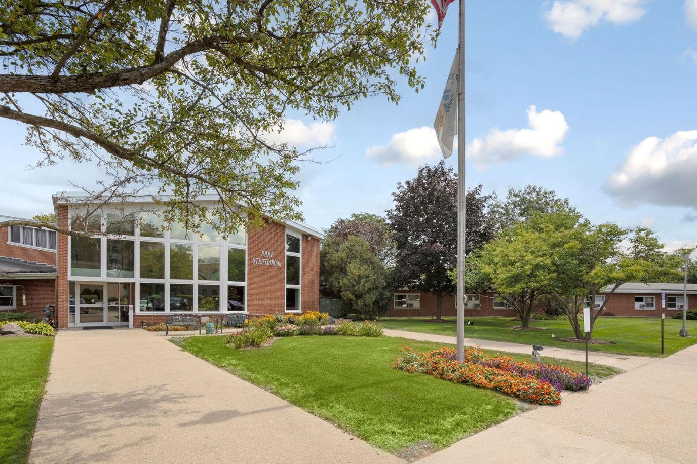 Front entrance of Alden Park Strathmoor with gardens