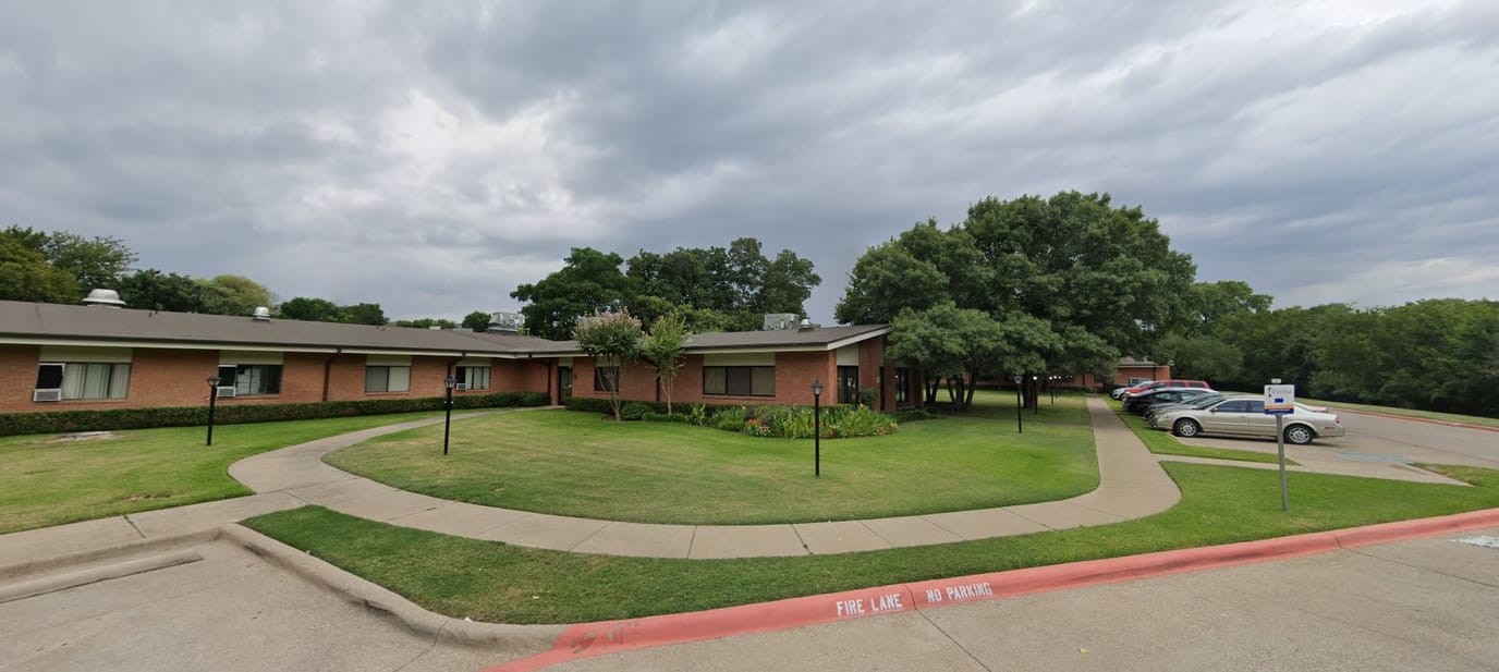 Exterior view of Diversicare of Lake Highlands facility