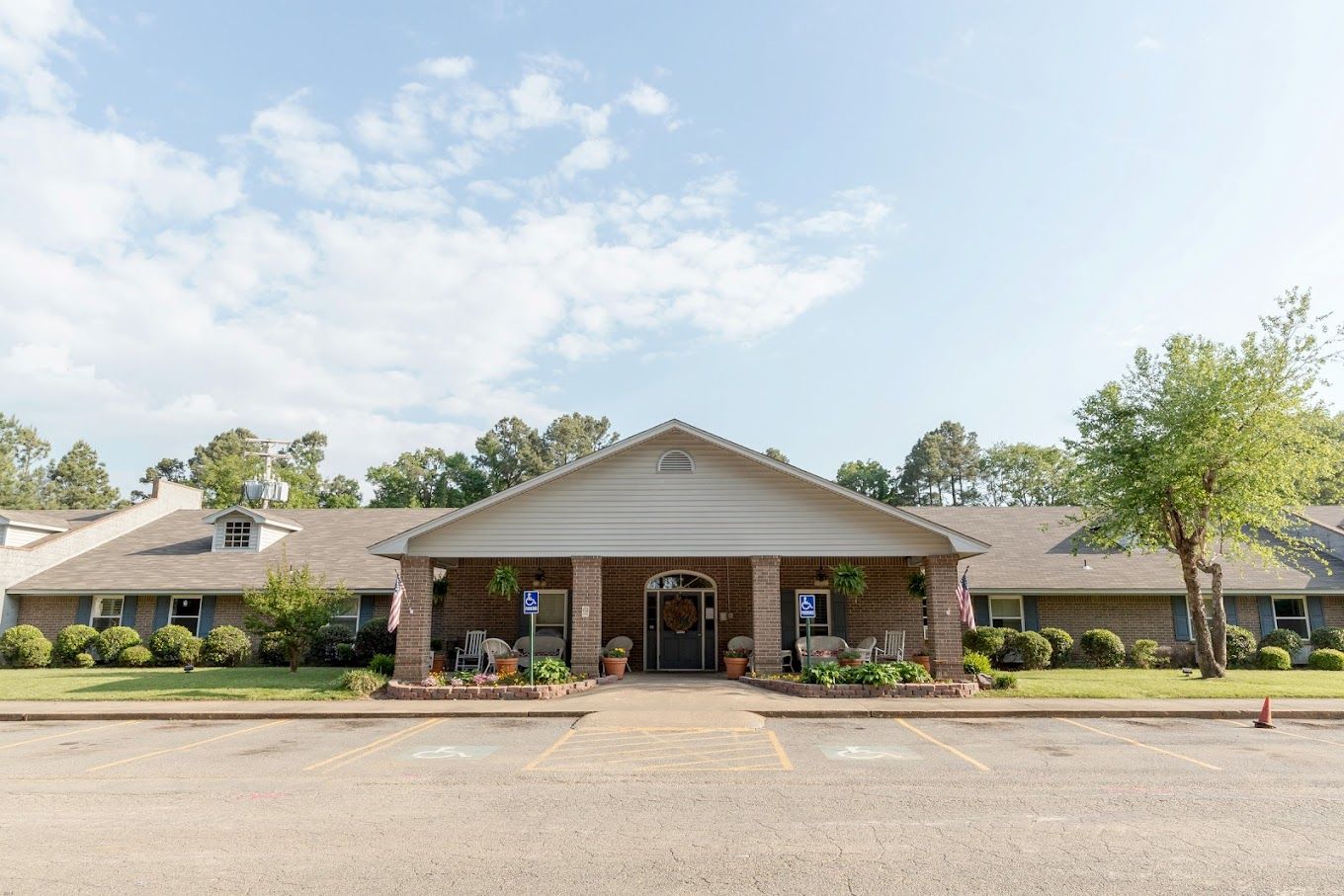 Exterior view of Encore at West Little Rock facility