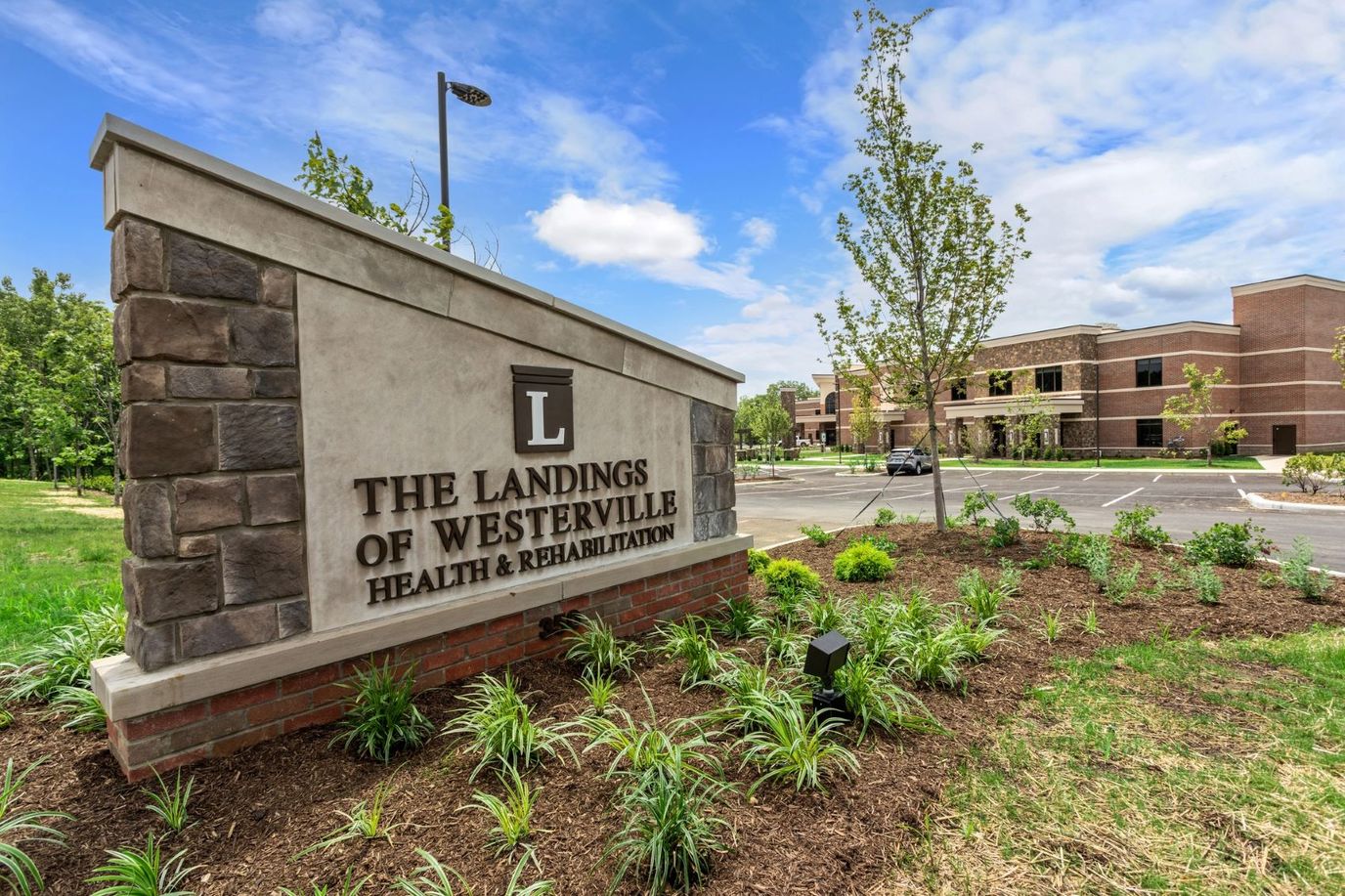 Exterior view of The Landings of Westerville facility