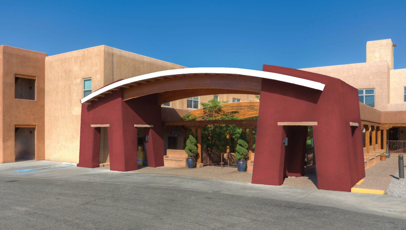 Building exterior of The Montecito Santa Fé entrance