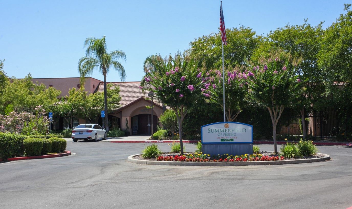 Exterior view of Summerfield of Fresno facility