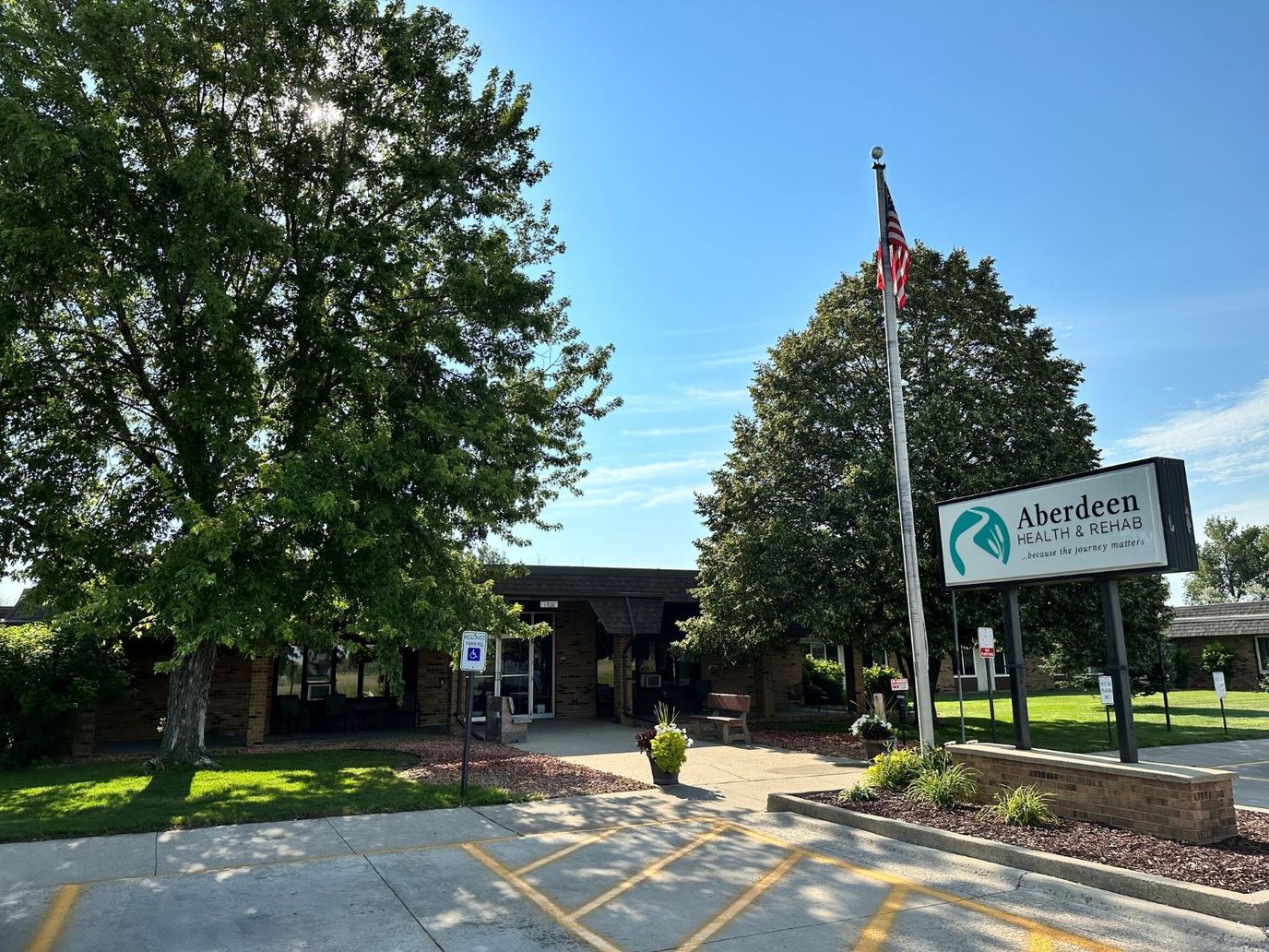 Front entrance of Aberdeen Health & Rehab facility