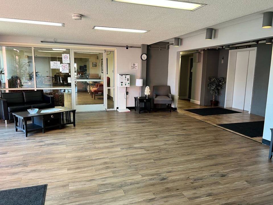 Welcoming lobby area of Agsten Manor