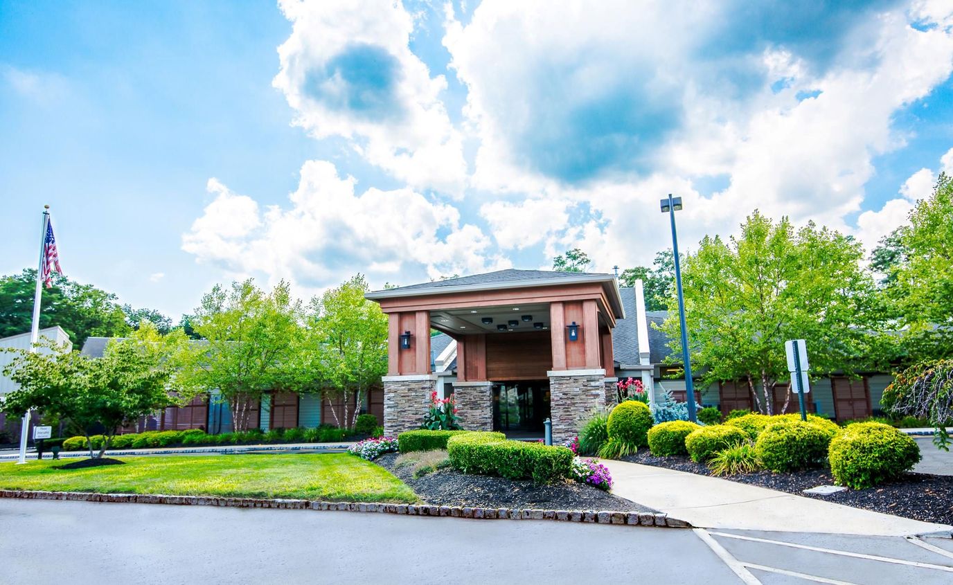 Exterior view of Arbor Terrace Middletown entryway