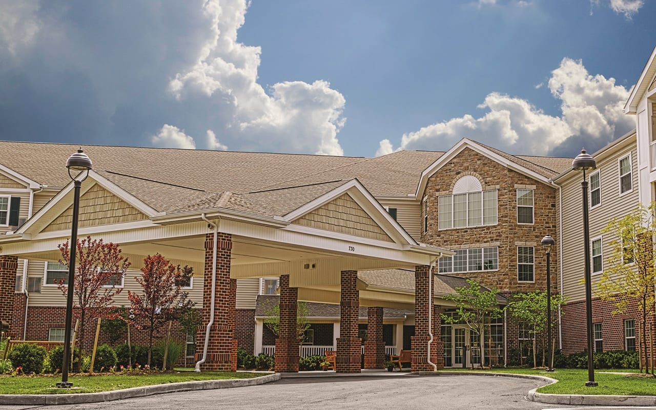 Front entrance of Danburry Westerville with landscaped area