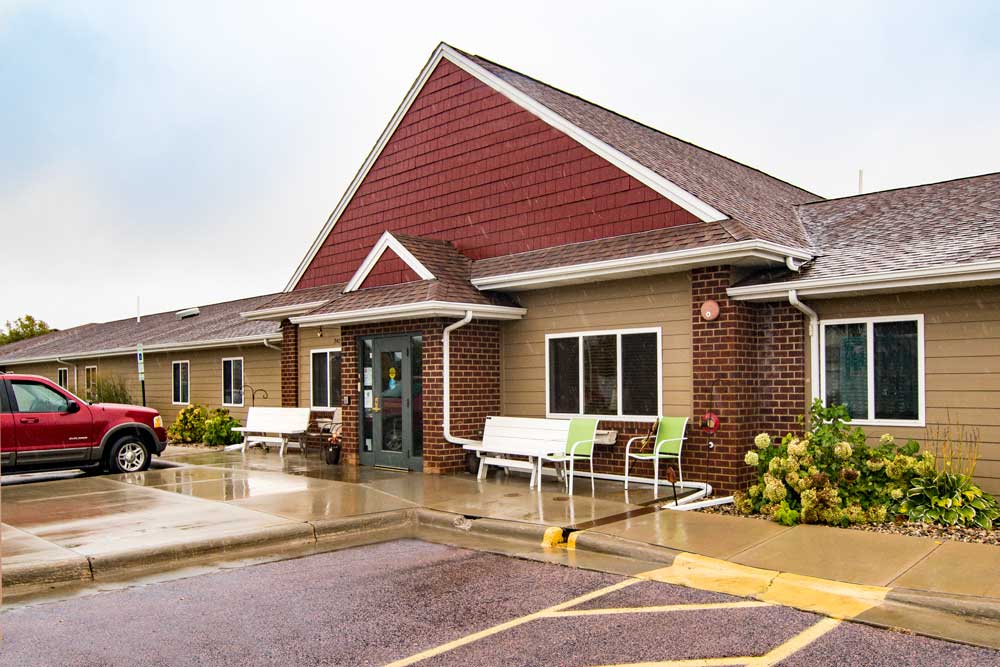 Exterior view of Edgewood in Sioux Falls Assisted Living