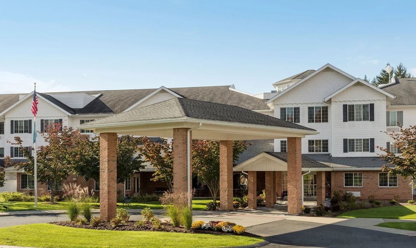 Exterior view of the Holiday Bluebird Estates building