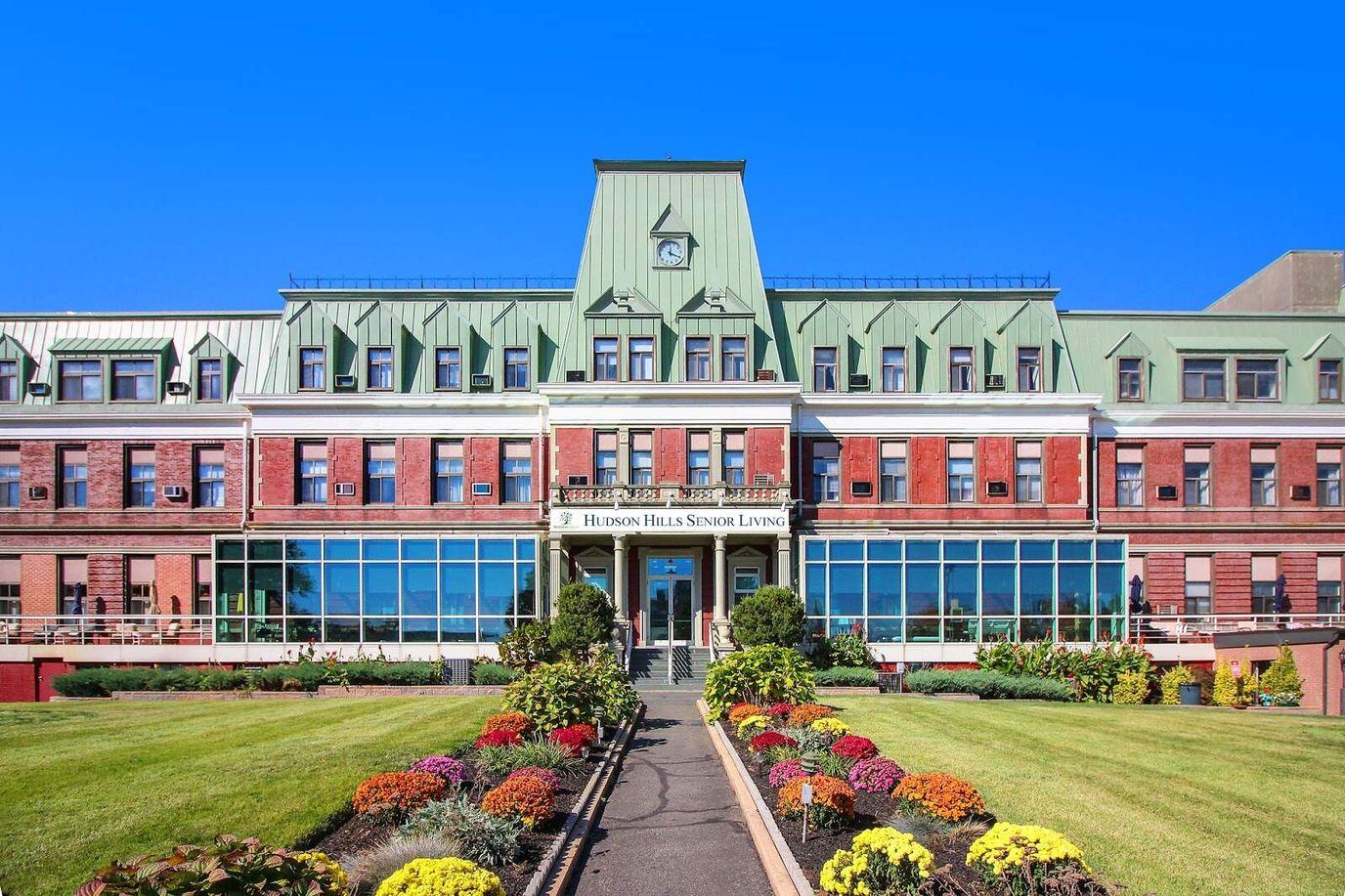 Exterior view of Hudson Hills Senior Living facility