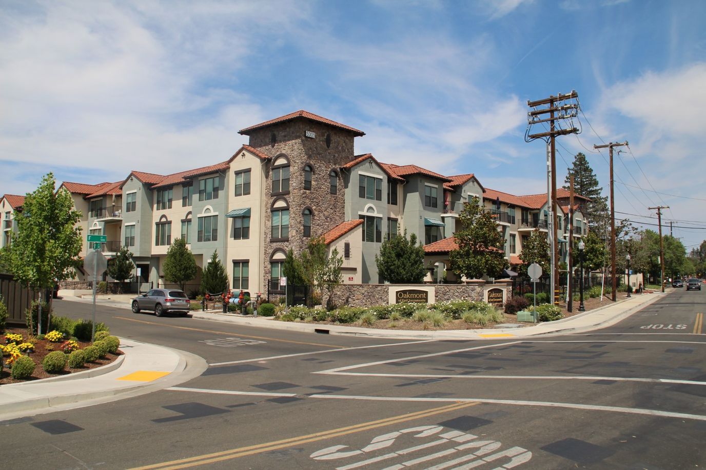 Exterior view of Oakmont of East Sacramento building