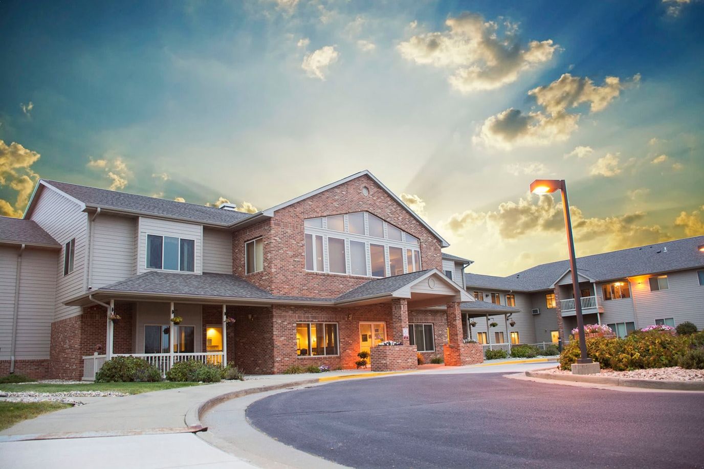 Exterior view of Ponderosa Lodge Senior Living