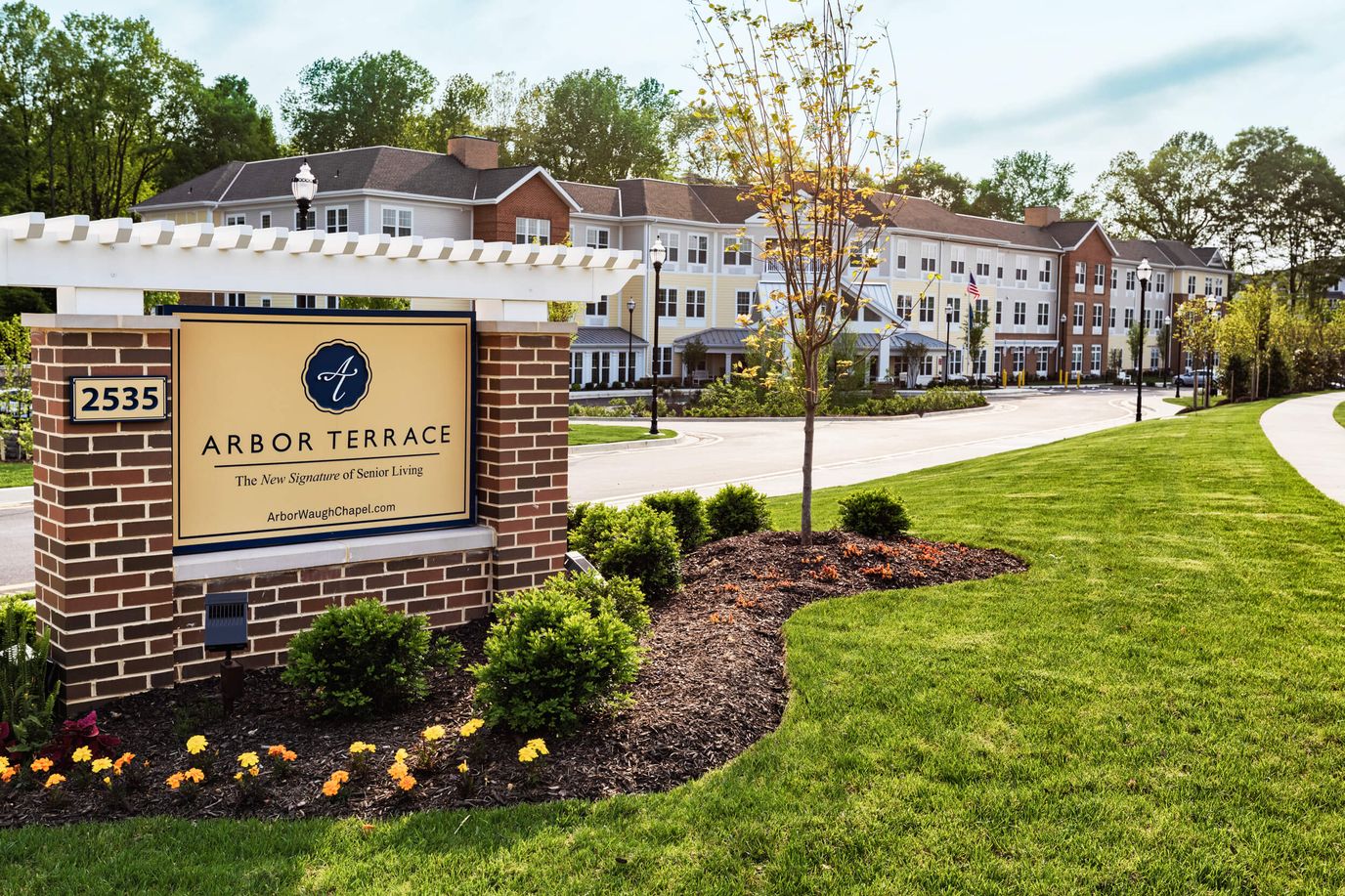 Exterior view of Arbor Terrace facility entrance