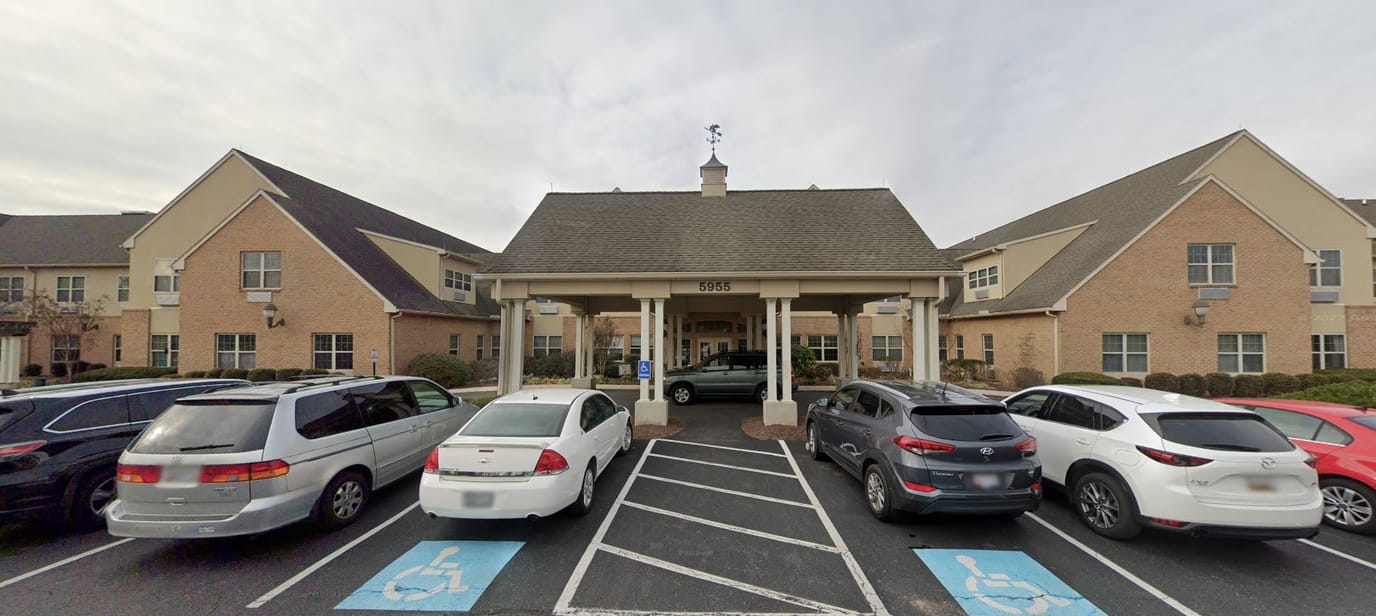 Front entrance of Country Meadows of Frederick with parking area