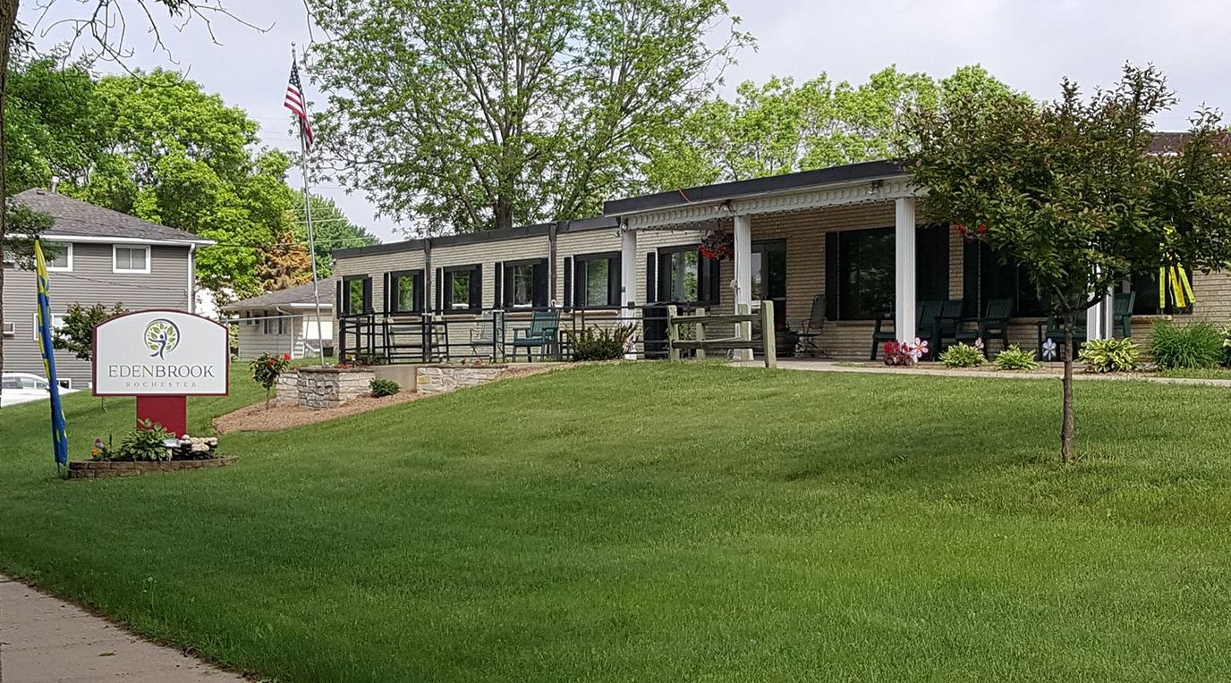 Exterior view of Edenbrook Rochester facility