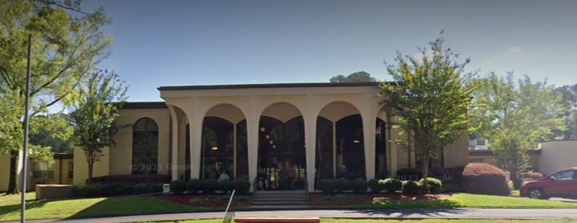 Exterior view of Lakeland Nursing & Rehab facility