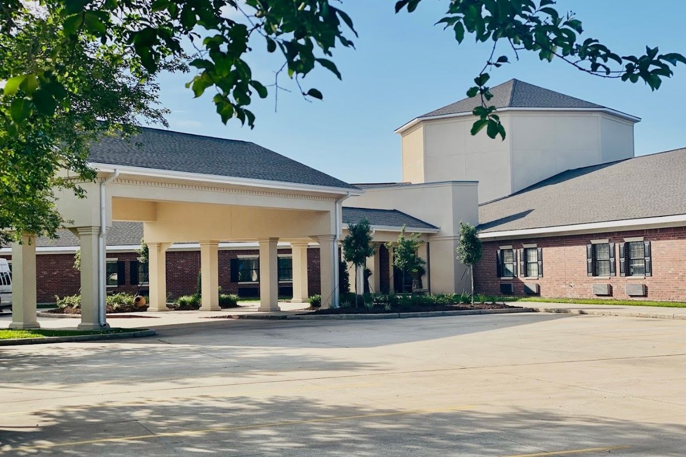 Exterior view of Landmark of Lake Charles facility