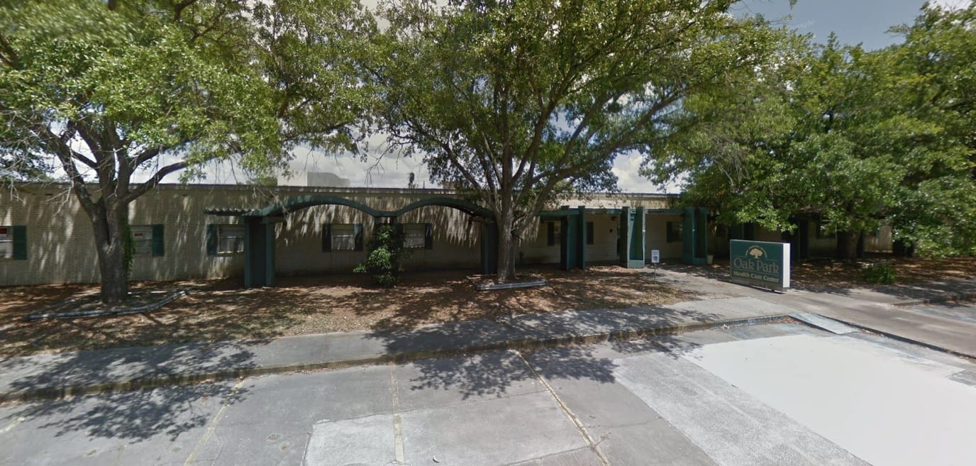 Exterior view of Oak Park Health Care Center