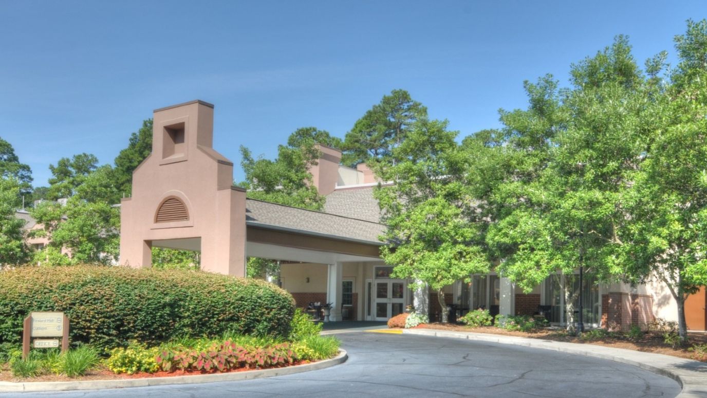 Exterior view of Savannah Square with landscaping
