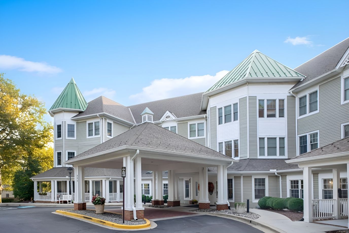 Exterior view of Sunrise of Frederick senior living facility