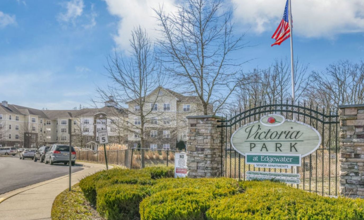 Exterior view of Victoria Park at Edgewater with signage