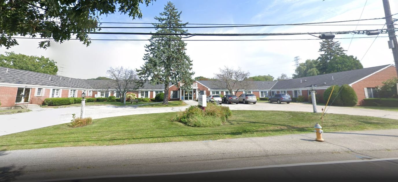 Exterior view of Pinnacle Health & Rehab at South Portland