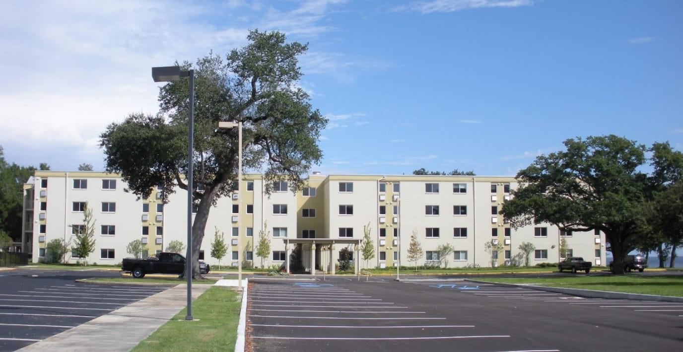 Exterior view of Seashore Oaks Assisted Living facility