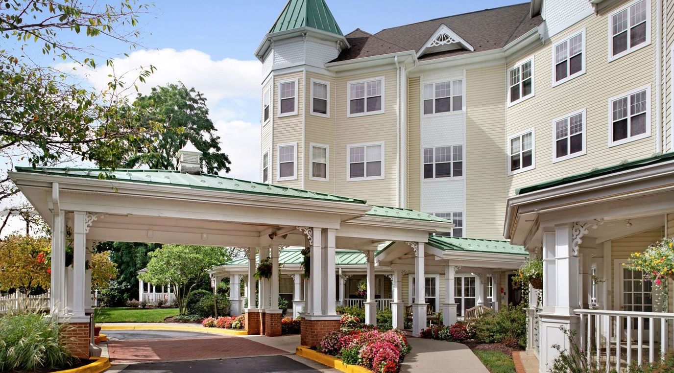 Facade of Sunrise of Rockville with gardens