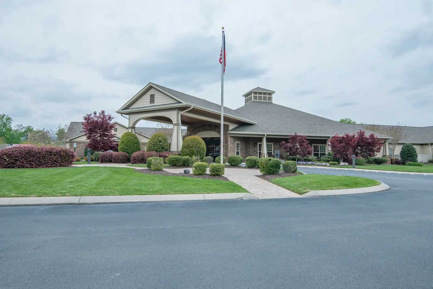 Exterior view of the Morning Pointe of Hixson entrance