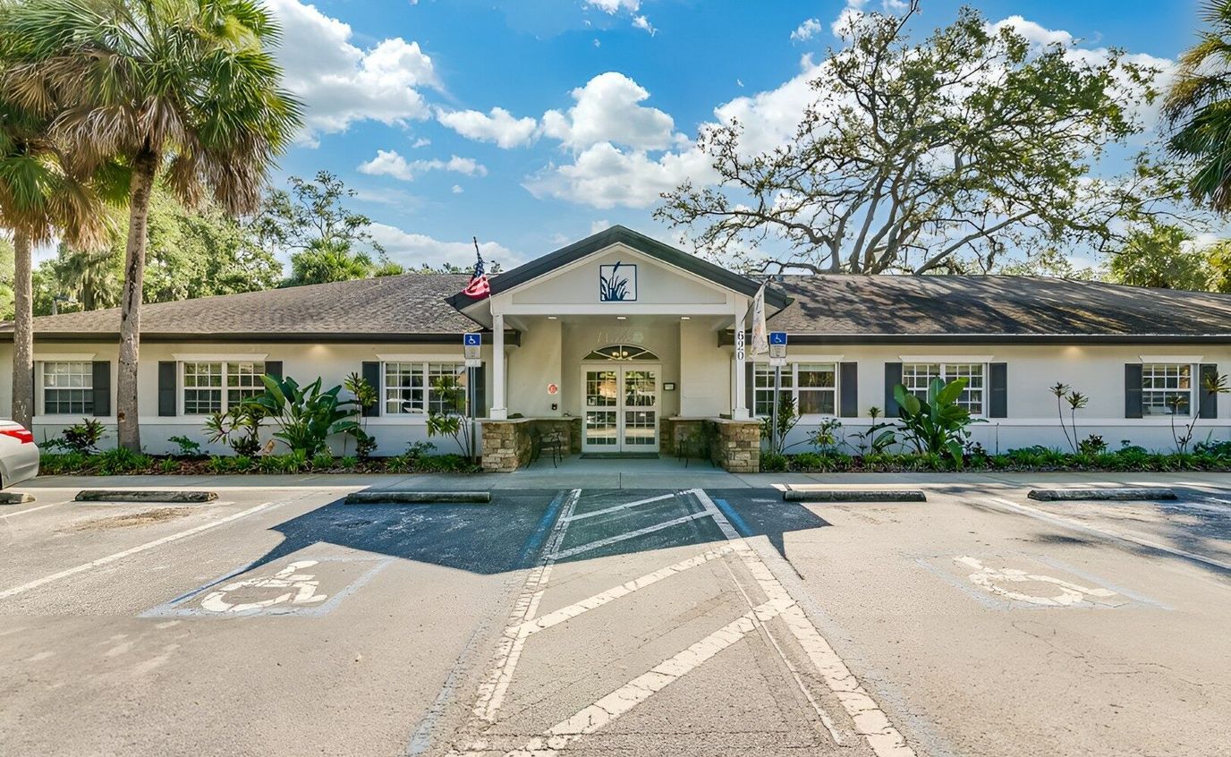 Exterior view of the Cottages at Belleair building