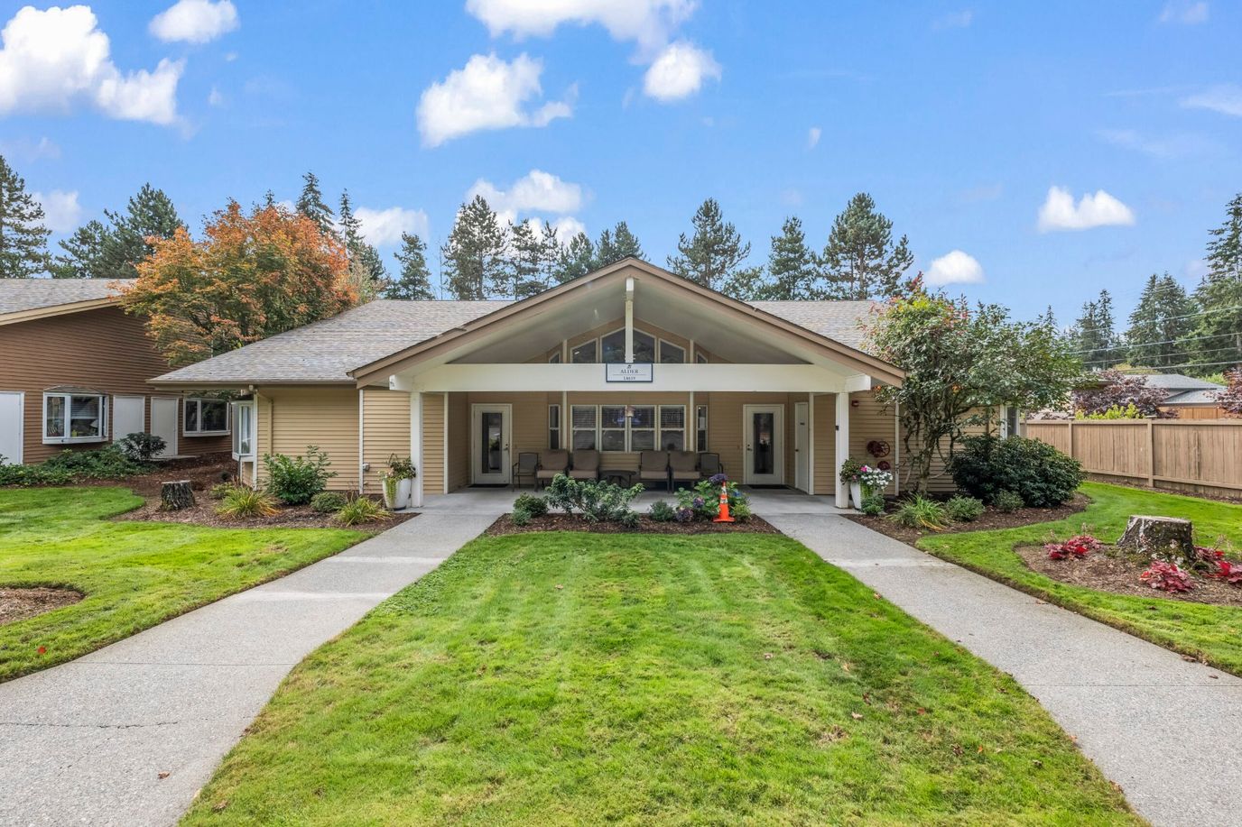 Front exterior view of The Cottages of Lynnwood