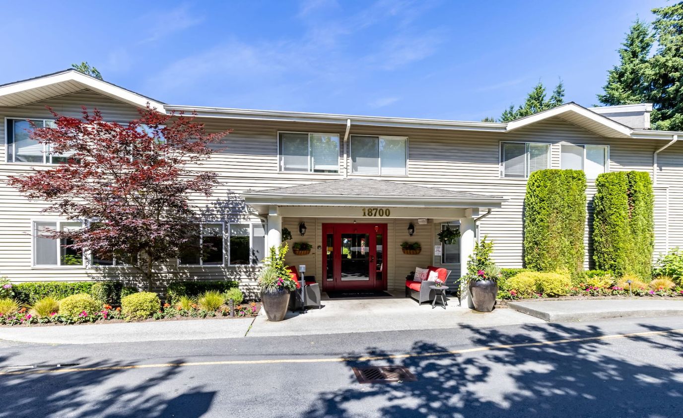 Front entrance of Aegis Living Lynnwood with landscaping