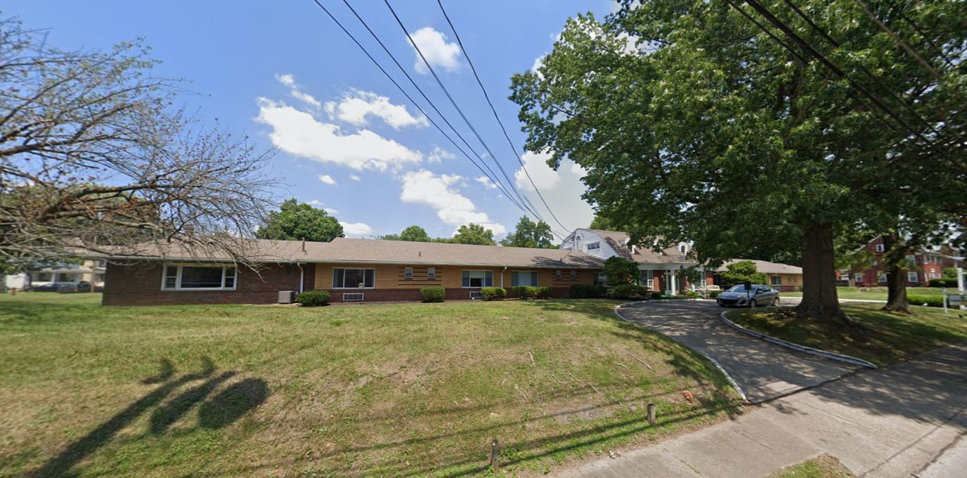 Exterior view of Colonial House Senior Independent Living