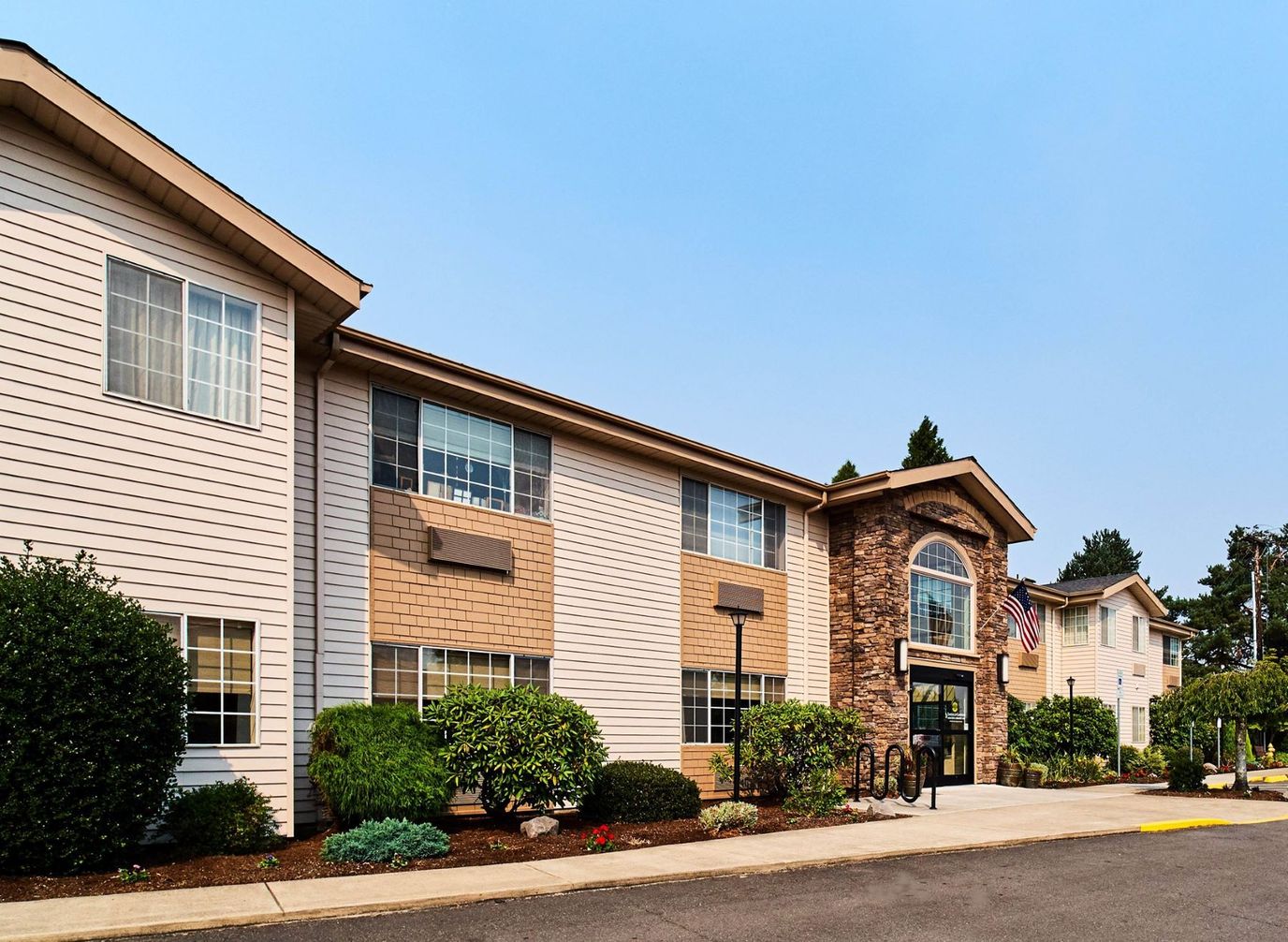 Exterior view of Emerald Gardens assisted living facility