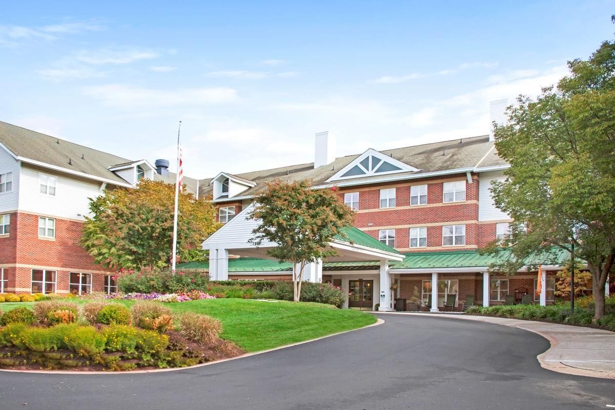 Front entrance of Brighton Gardens of Columbia facility