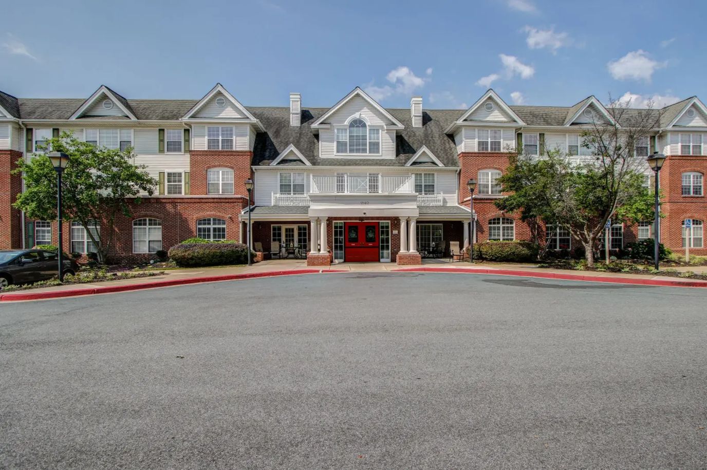 Exterior view of Charter Senior Living of Woodholme Crossing