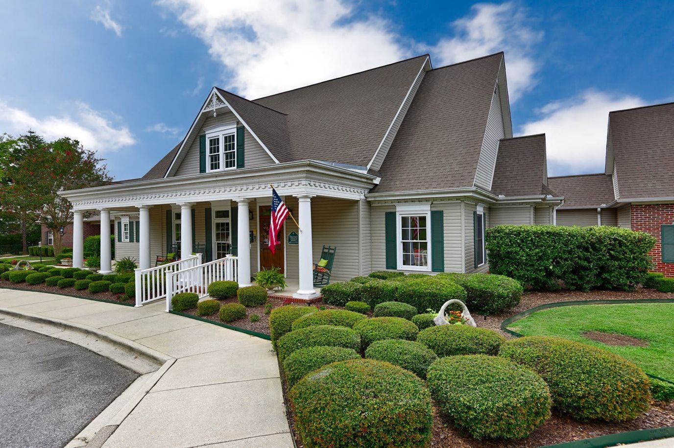 Exterior view of Columbia Cottage Florence facility