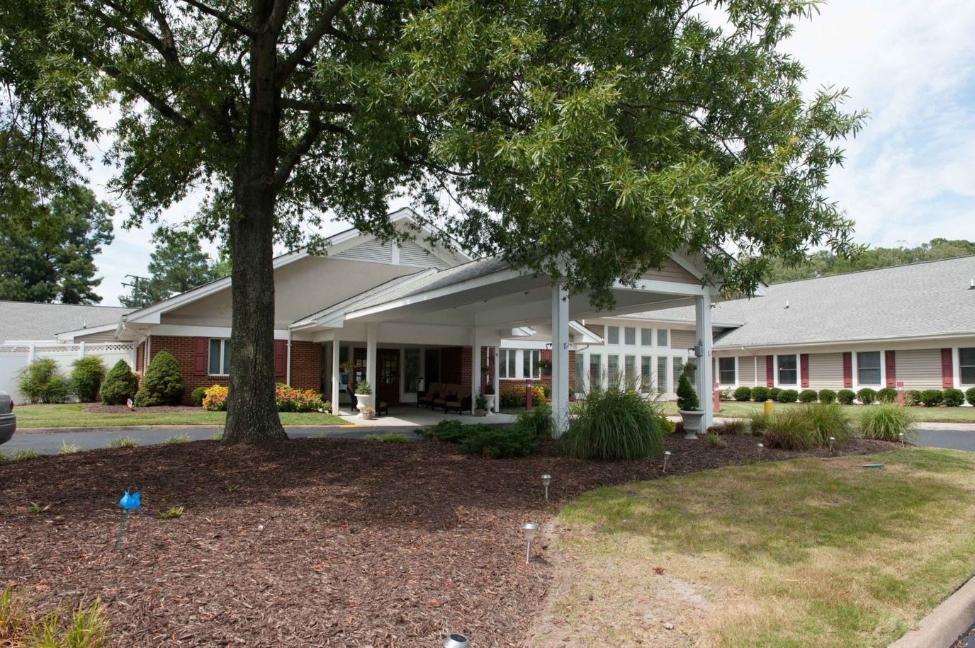 Entrance view of Commonwealth Senior Living at Churchland House
