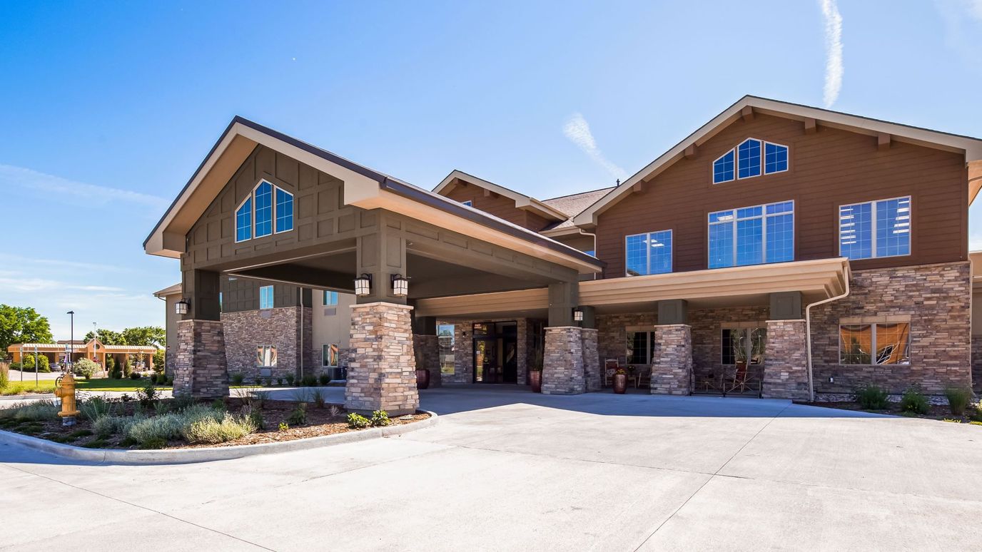 Exterior view of the Legend of Broomfield facility