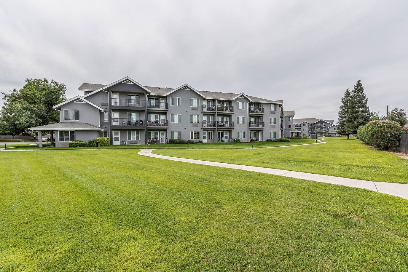 Exterior view of Solstice Senior Living at Clovis