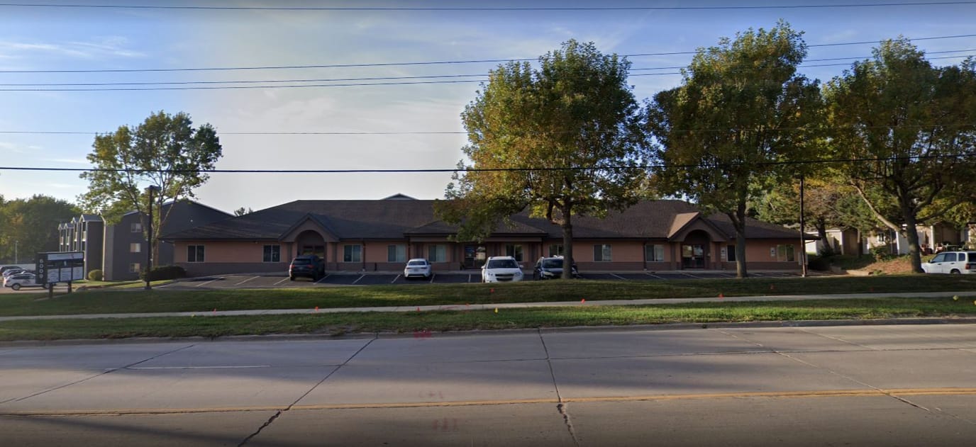 Exterior view of AseraCare Hospice facility