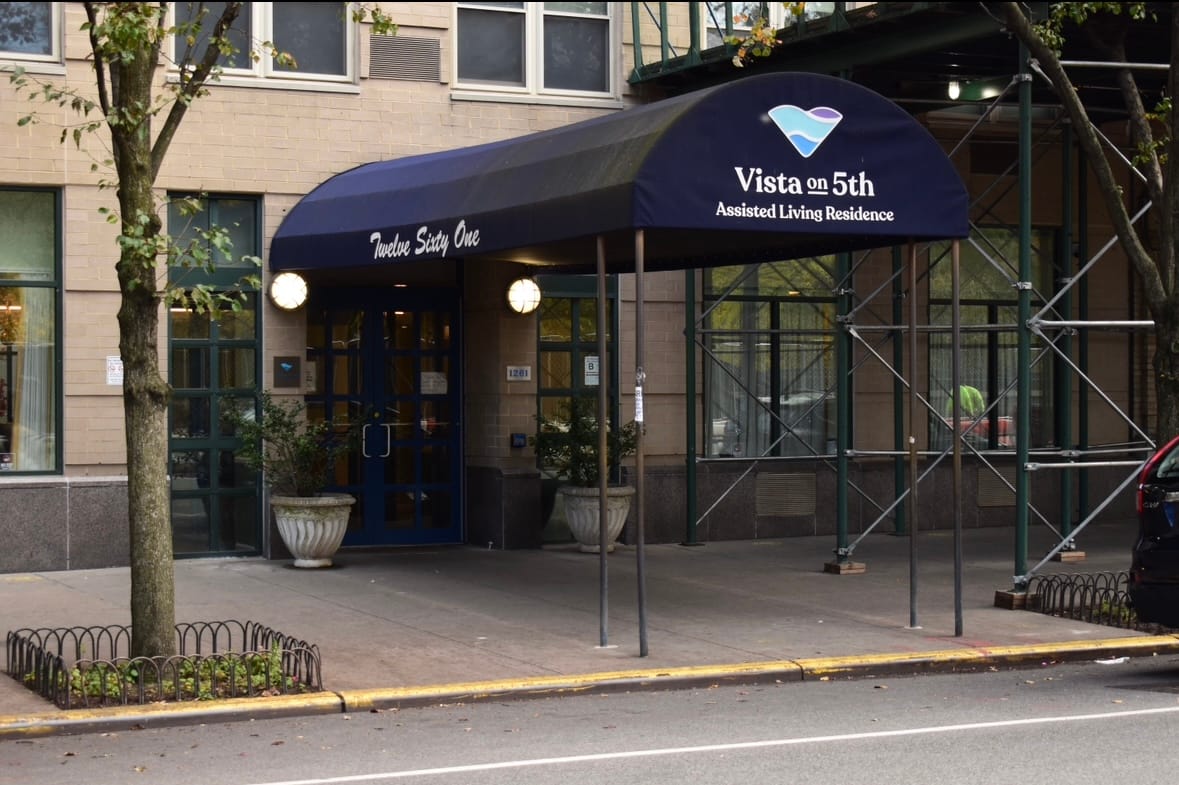 Entrance of Vista on 5th assisted living facility
